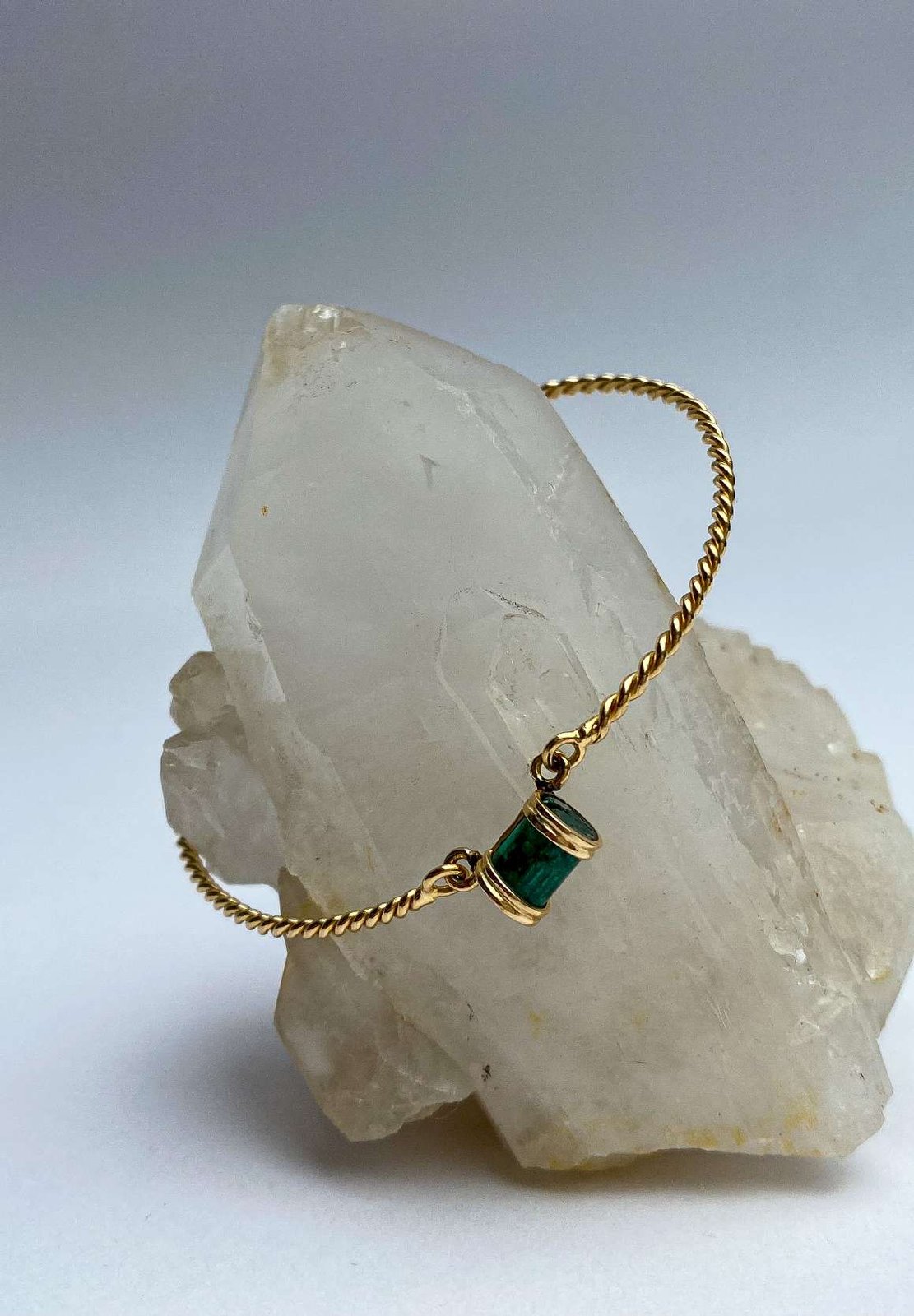 Pulsera personalizada con esmeralda